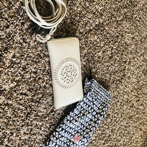 Brighton wallet-adjustablecrossbodyshoulder strap